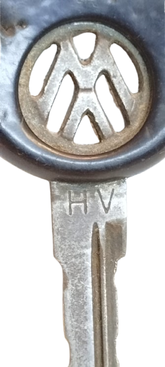1960 ORİJİNAL VİNTAGE VOLKSWAGEN VW BEETLE TOSBA ANAHTARI VE ÖZEL LOGOLU KOLEKSİYONLUK ANAHTARLIK