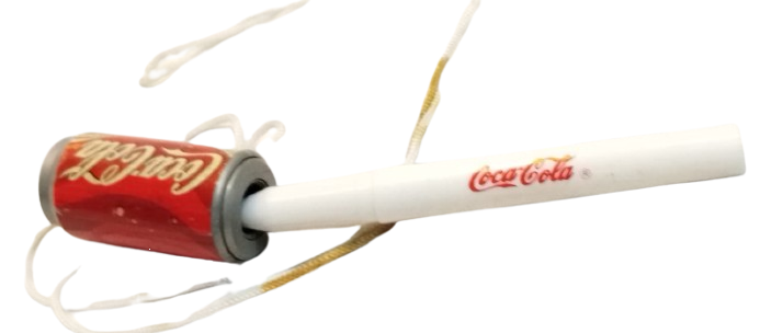 COCA COLA KUTU TASARIMLI İPLİ TÜKENMEZ KALEM VE ÖZEL YUVA STANDI