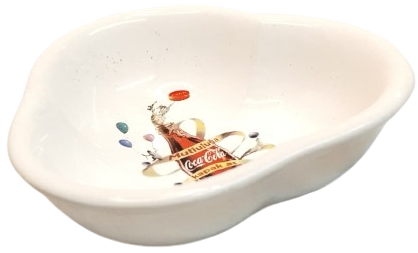 KÖŞELİ PORSELEN COCA-COLA MUTLULUĞA KAPAK AÇ TEMALI ÇEREZLİK KÂSE
