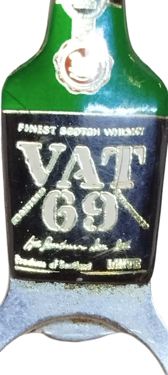 1970 VINTAGE VAT 69 İSKOÇ VISKISI FORMUNDA KOLEKSIYONLUK METAL GAZOZ AÇACAĞI