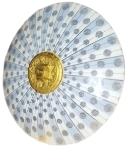 1960 FRANSA 40 CM ÇAPINDA PİRİNÇ DETAYLI MAVİ BENEKLİ RETRO CAM AVİZE ŞAPKASI TAVAN AYDINLATMA TASARIMI.