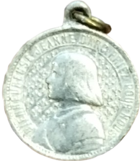 FRANSA URETIMI JEANNE D'ARC KORUYUCU DINI MADALYON KOLYE UCU. BU URUN FRANSA'DA 1909 ILE 1920 YILLARI ARASINDA URETILMIS 