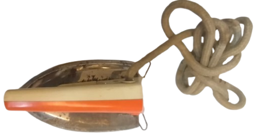 1950 BATI ALMANYA ÜRETİMİ VİNTAGE RAUCO MARKA ELEKTRİKLİ MİNİ SEYAHAT ÜTÜSÜ 220 VOLT VE 25 WATT GÜÇ İLE ÇALIŞAN NR 170 0 MODEL