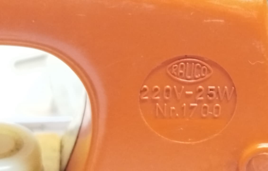 1950 BATI ALMANYA ÜRETİMİ VİNTAGE RAUCO MARKA ELEKTRİKLİ MİNİ SEYAHAT ÜTÜSÜ 220 VOLT VE 25 WATT GÜÇ İLE ÇALIŞAN NR 170 0 MODEL