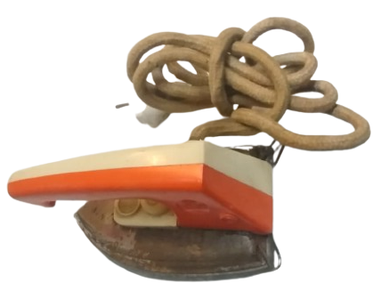 1950 BATI ALMANYA ÜRETİMİ VİNTAGE RAUCO MARKA ELEKTRİKLİ MİNİ SEYAHAT ÜTÜSÜ 220 VOLT VE 25 WATT GÜÇ İLE ÇALIŞAN NR 170 0 MODEL