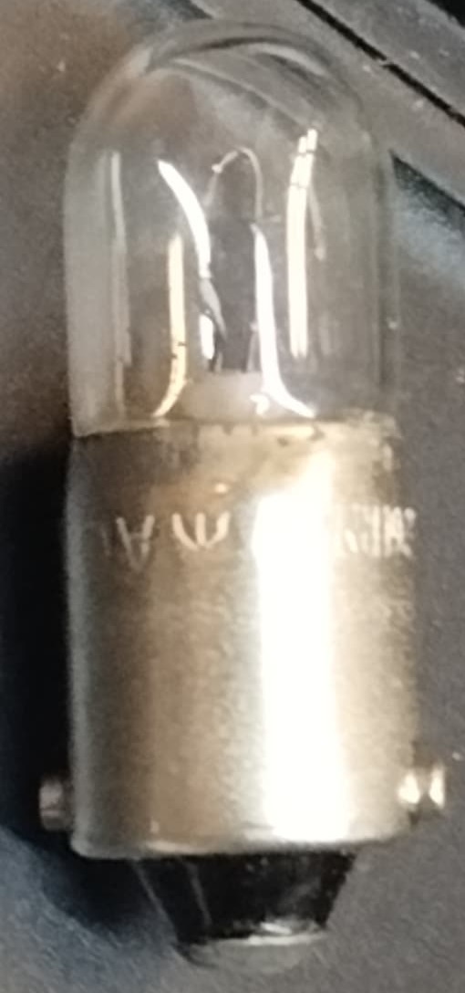 KLASİK MİNİATÜR AKIMLI CİFT İĞNE DUYLU 12 VOLT HALOJEN FLAMANTI OTOMOTİV SİNYAL VE İÇ AYDINLATMA AMPULÜDÜR.