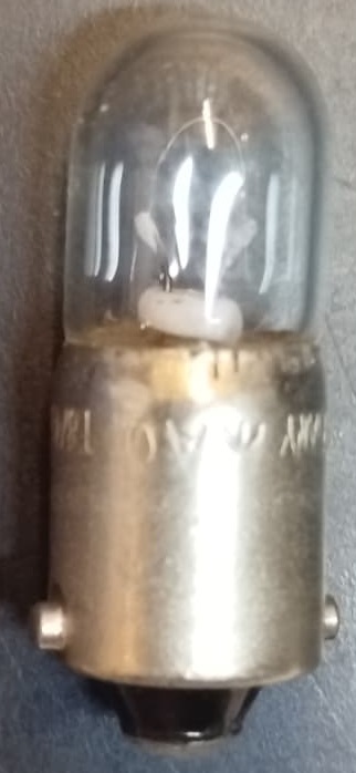 KLASİK MİNİATÜR AKIMLI CİFT İĞNE DUYLU 12 VOLT HALOJEN FLAMANTI OTOMOTİV SİNYAL VE İÇ AYDINLATMA AMPULÜDÜR.