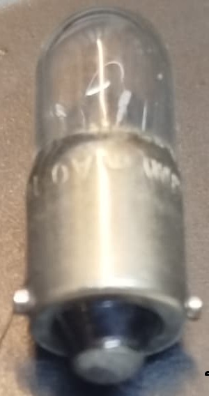KLASİK MİNİATÜR AKIMLI CİFT İĞNE DUYLU 12 VOLT HALOJEN FLAMANTI OTOMOTİV SİNYAL VE İÇ AYDINLATMA AMPULÜDÜR.