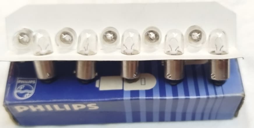 1970  NOS ALMAN ÜRETİMİ VİNTAGE PHILIPS 12V 4W BA9S MİNİATÜR AMPUL SETİ. KUTUSUNDA 10 ADET