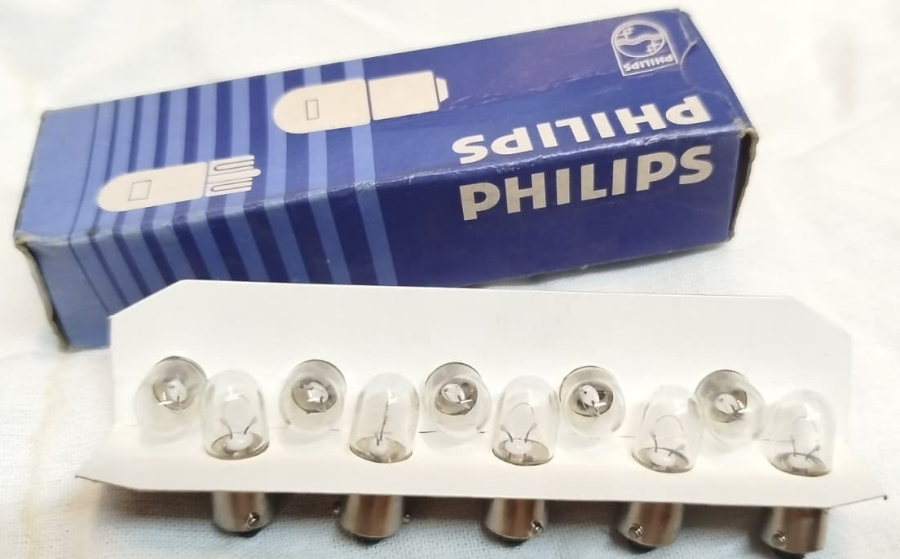 1970  NOS ALMAN ÜRETİMİ VİNTAGE PHILIPS 12V 4W BA9S MİNİATÜR AMPUL SETİ. KUTUSUNDA 10 ADET