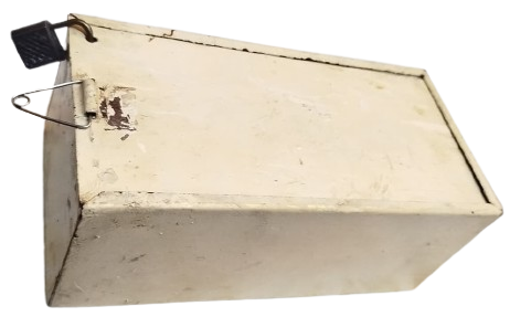 1960 SAC SÜRGÜLÜ KAPAKLI VE KİLİTLİ ÖZEL KOLEKSİYONLUK DEKORATİF METAL SAKLAMA KUTUSU.