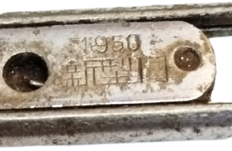 1950 ÜRETİMİ VİNTAGE ASKERİ CAKI PARAŞÜTÇÜ KAYDIRMALI JİLET KESKİNLİĞİNDE MEKANİK KISKAÇLI CEP ÇAKISI VE KESİCİ ALET