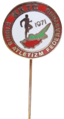 KKTC KIBRIS ATLETİZM FEDERASYONU 1971 KURUŞLU ANISINA ÖZEL VİNTAGE ROZET İĞNELİ YAKA ROZETİ