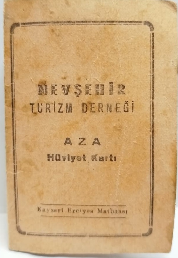 1961 TARİHLİ NEVŞEHİR TURİZM DERNEĞİ PULLU VE MÜHÜRLÜ FOTOĞRAFLI ORİJİNAL EFEMERA ÜYE HÜVİYET KARTI.