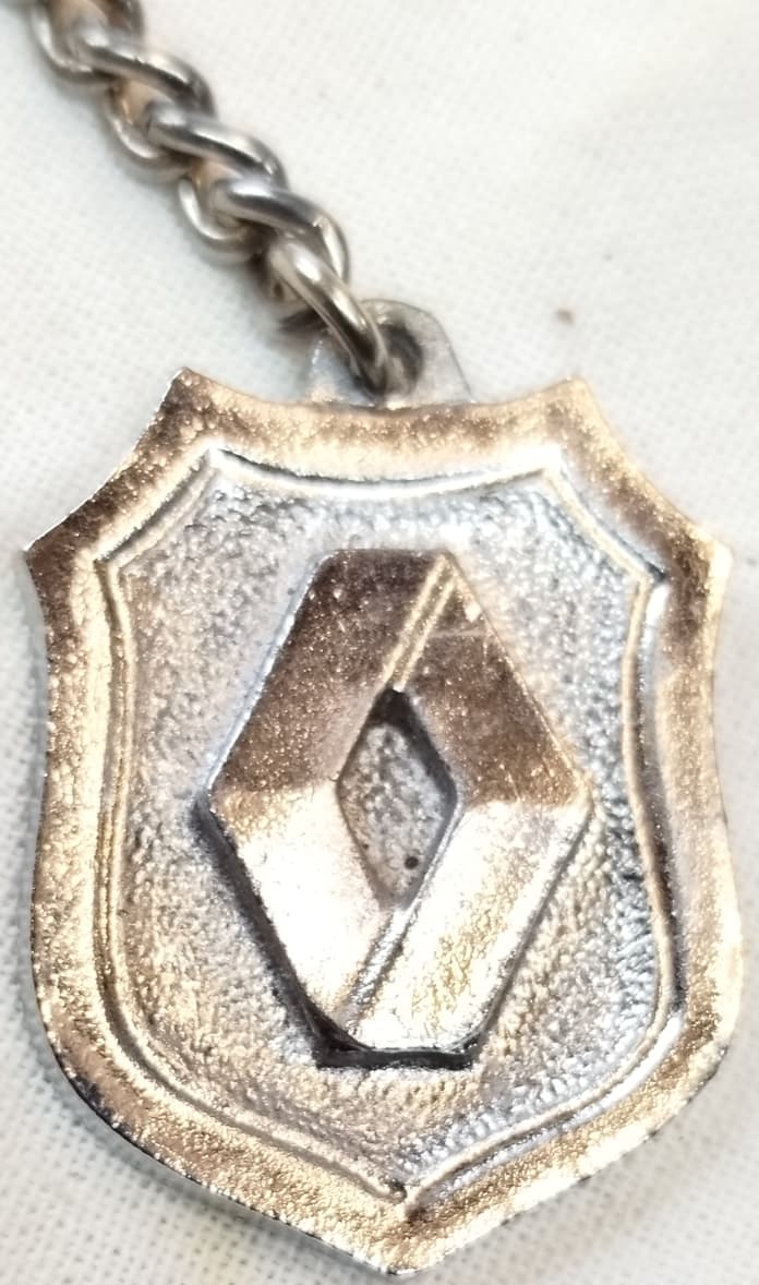 1970 ORİJİNAL DÖNEM RENAULT LOGOLU ÇELİK OTO ANKARA PROMOSYON METAL KOLEKSİYONLUK ANAHTARLIK.