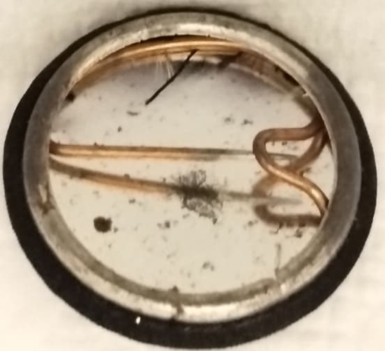 1970 LED ZEPPELIN VINTAGE ROZET ORİJİNAL DÖNEMİNDE KULLANILMIŞ YUVARLAK FORMDA ÖN TARAFI BOMBELİ TENEKE