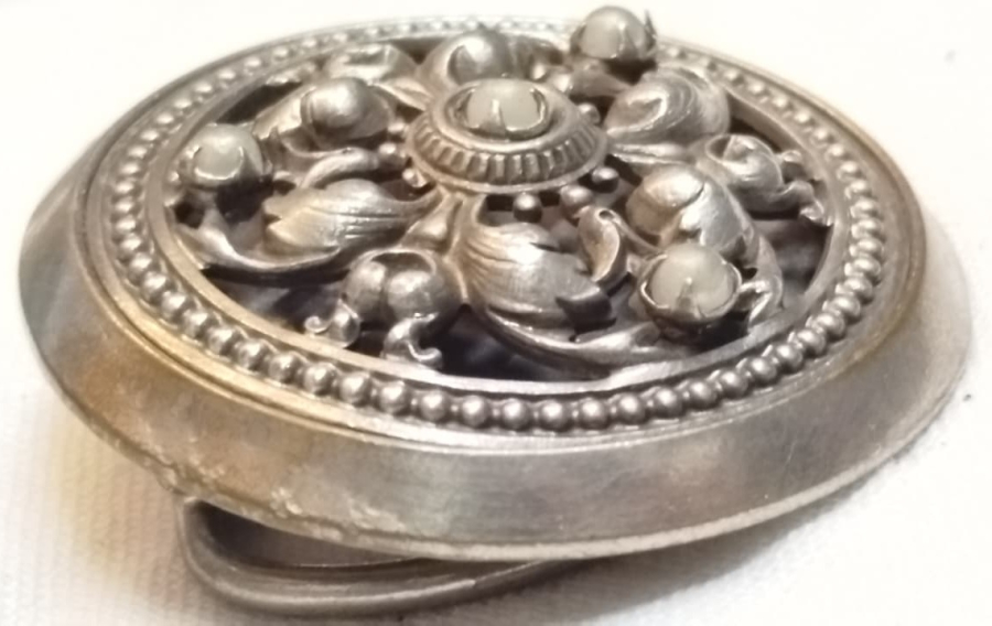 1910 FRANSIZ PATENTLİ BREVETES SGDG İŞLEMELİ METAL KLİPSLİ VINTAGE YUVARLAK FORMDA  ANTİKA BROŞ