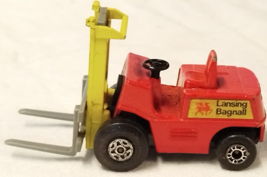 1972 MATCHBOX FORKLİFT MODELİ KOLEKSİYONUNUZA NOSTALJİK BİR DEĞER KATACAK ÖZEL BİR PARÇADIR