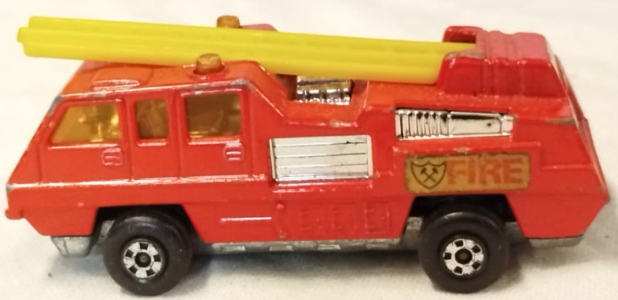 1975 İNGİLTERE ÜRETİMİ MATCHBOX BLAZE BUSTER İTFAİYE ARACI KOLEKSİYONLUK NADİR VİNTAGE OYUNCAK