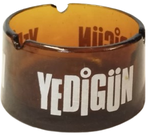 1970 YEDİGÜN BAL RENKLİ KALIN CAM VINTAGE RETRO KOLEKSİYONLUK KÜLLÜK TABANI KABARTMA YAZILI