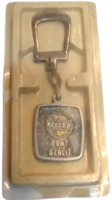 1970 ORİJİNAL KUTULU ASTEL VE ÖNSEL PROMOSYON ANAHTARLIK PİRİNC UZERİ GUMUS KAPLAMA
