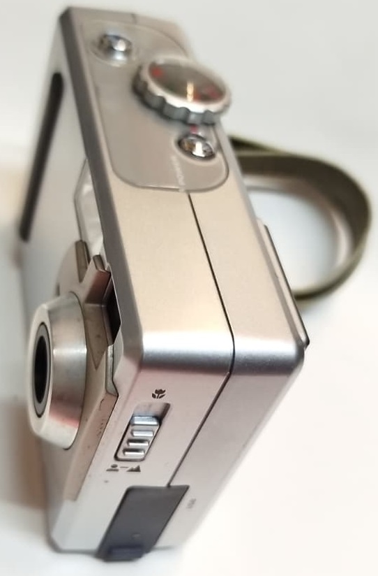2000 JENOPTIK GERMANY TARAFINDAN 2000'Lİ YILLARDA ÜRETİLEN NOSTALJİK DİJİTAL FOTOĞRAF MAKİNESİ KOLEKSİYONCULAR İÇİN DEĞERLİDİR.