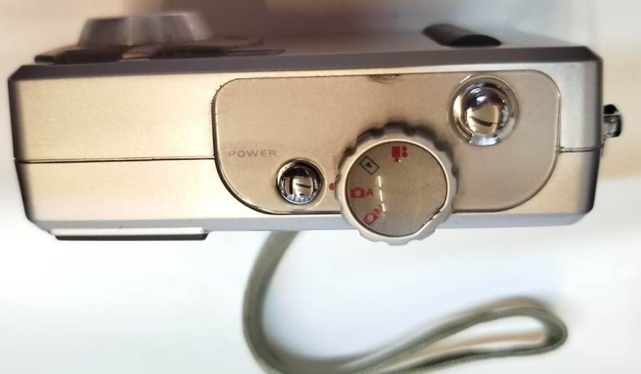 2000 JENOPTIK GERMANY TARAFINDAN 2000'Lİ YILLARDA ÜRETİLEN NOSTALJİK DİJİTAL FOTOĞRAF MAKİNESİ KOLEKSİYONCULAR İÇİN DEĞERLİDİR.