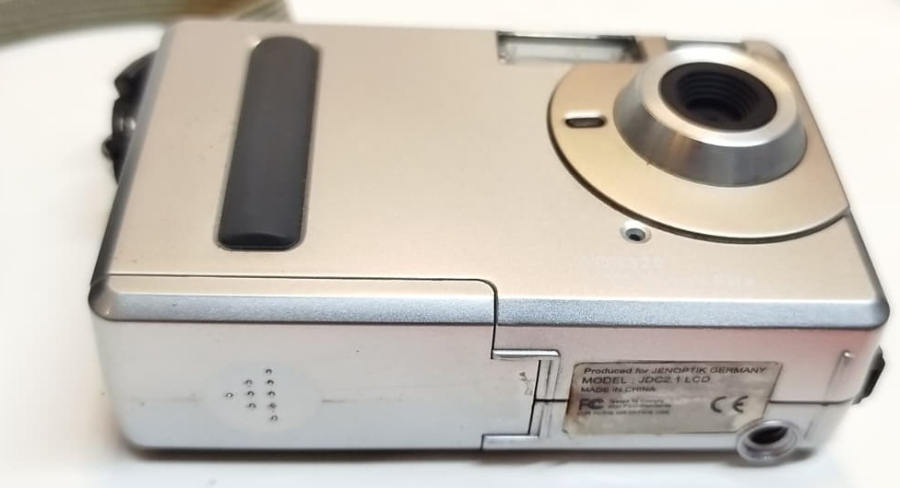2000 JENOPTIK GERMANY TARAFINDAN 2000'Lİ YILLARDA ÜRETİLEN NOSTALJİK DİJİTAL FOTOĞRAF MAKİNESİ KOLEKSİYONCULAR İÇİN DEĞERLİDİR.