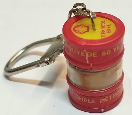 ,1983 SHELL TÜRKİYE'NİN 60. YILINA ÖZEL ÜRETİLMİŞ VİNTAGE SIVI DOLGULU YAKIT VARİL ANAHTARLIK.,