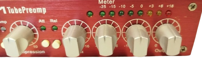 SM PRO AUDIO TB101 MİKROFON VE ENSTRÜMAN İÇİN LAMBALI ÖN AMFİ CİHAZIDI
