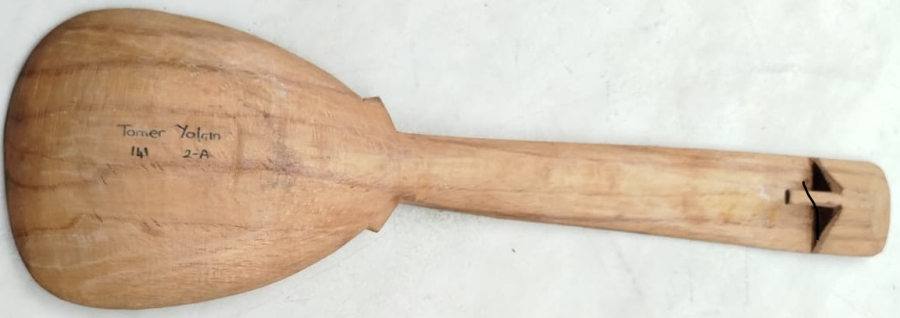EL OYMASI AHŞAP KAŞIK ÜZERİNE GÜL MOTİFLİ BOYAMALI ETNOGRAFİK DEKORATİF AĞAÇ KOLEKSİYON İMZALI SANAT PARÇASI.